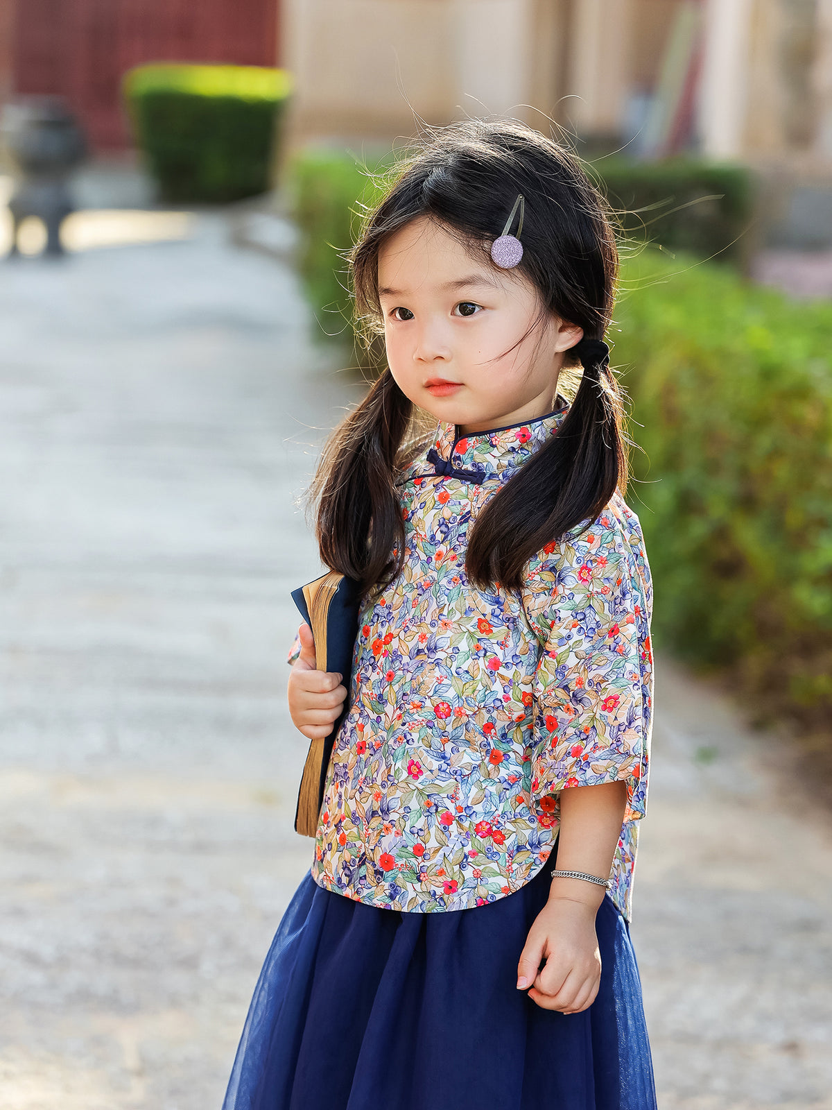 Close view of the Indigo Berry floral Mandarin top