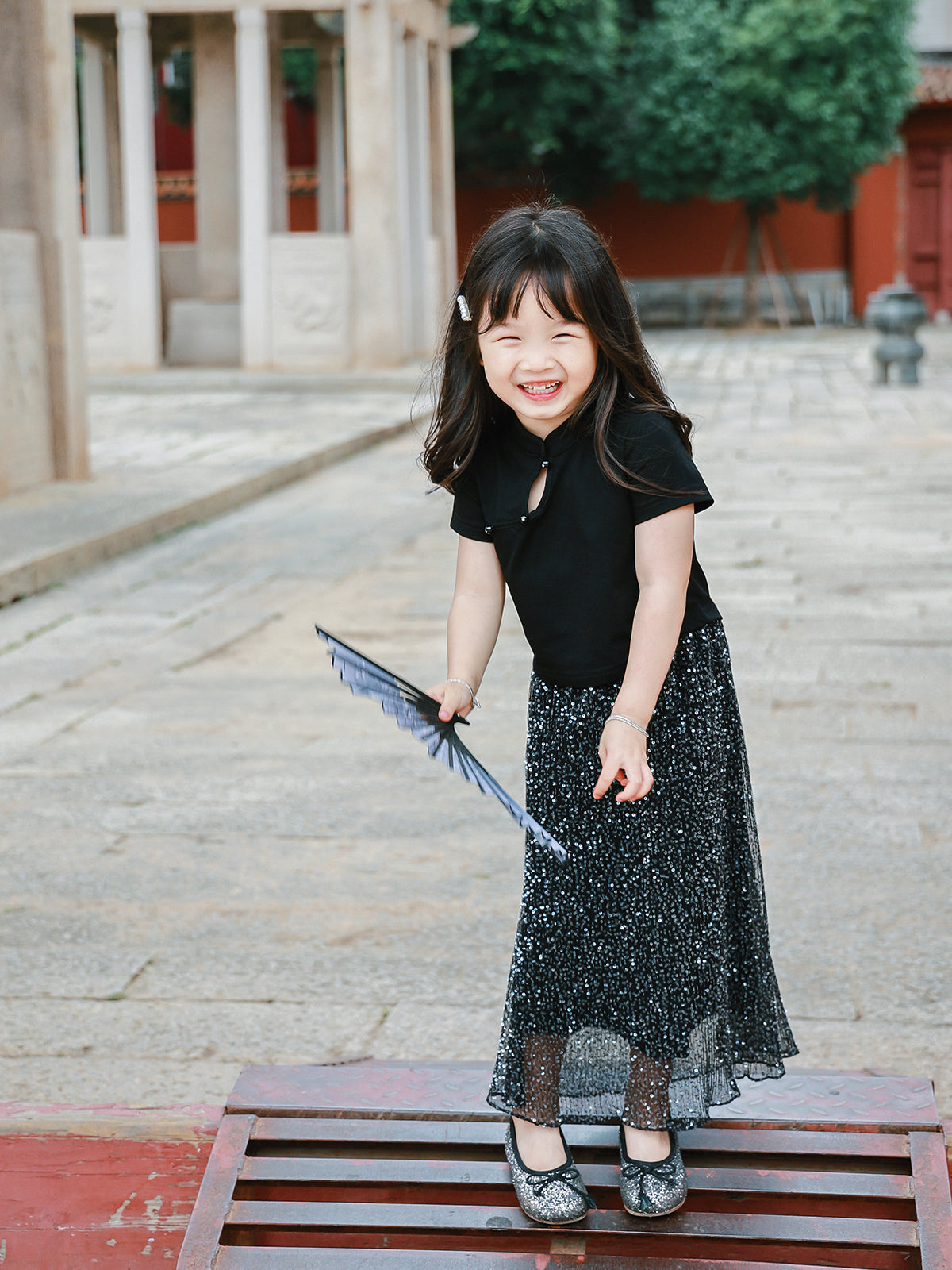 Girl wearing the Little Cloud Mandarin collar tee in Deep Black